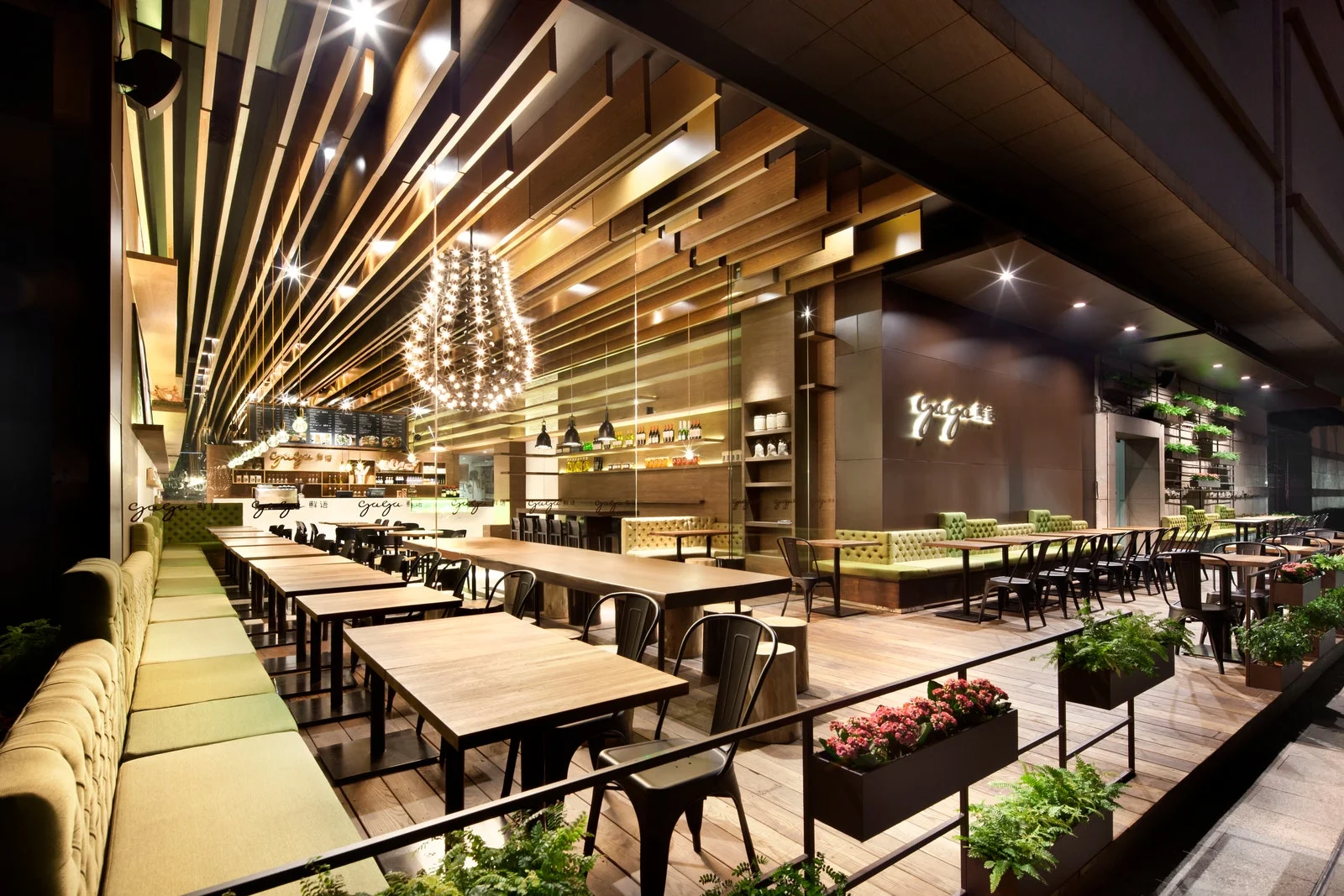 Restaurant Table Bases: Choosing the Right Base for Your Tabletop