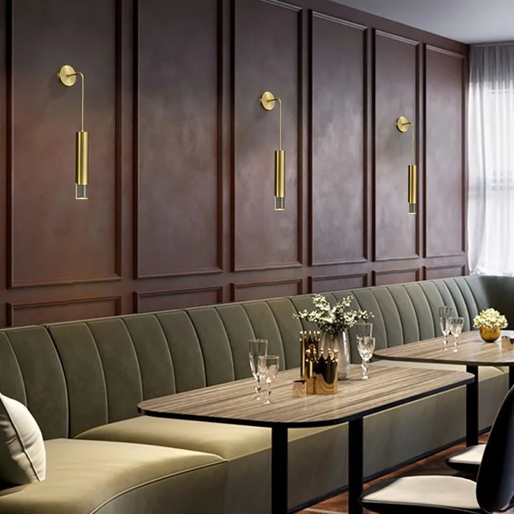 Restaurant Table Tops: Wood vs. Laminate vs. Stone