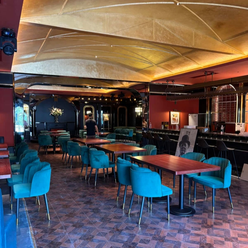 Italian restaurant furniture customization