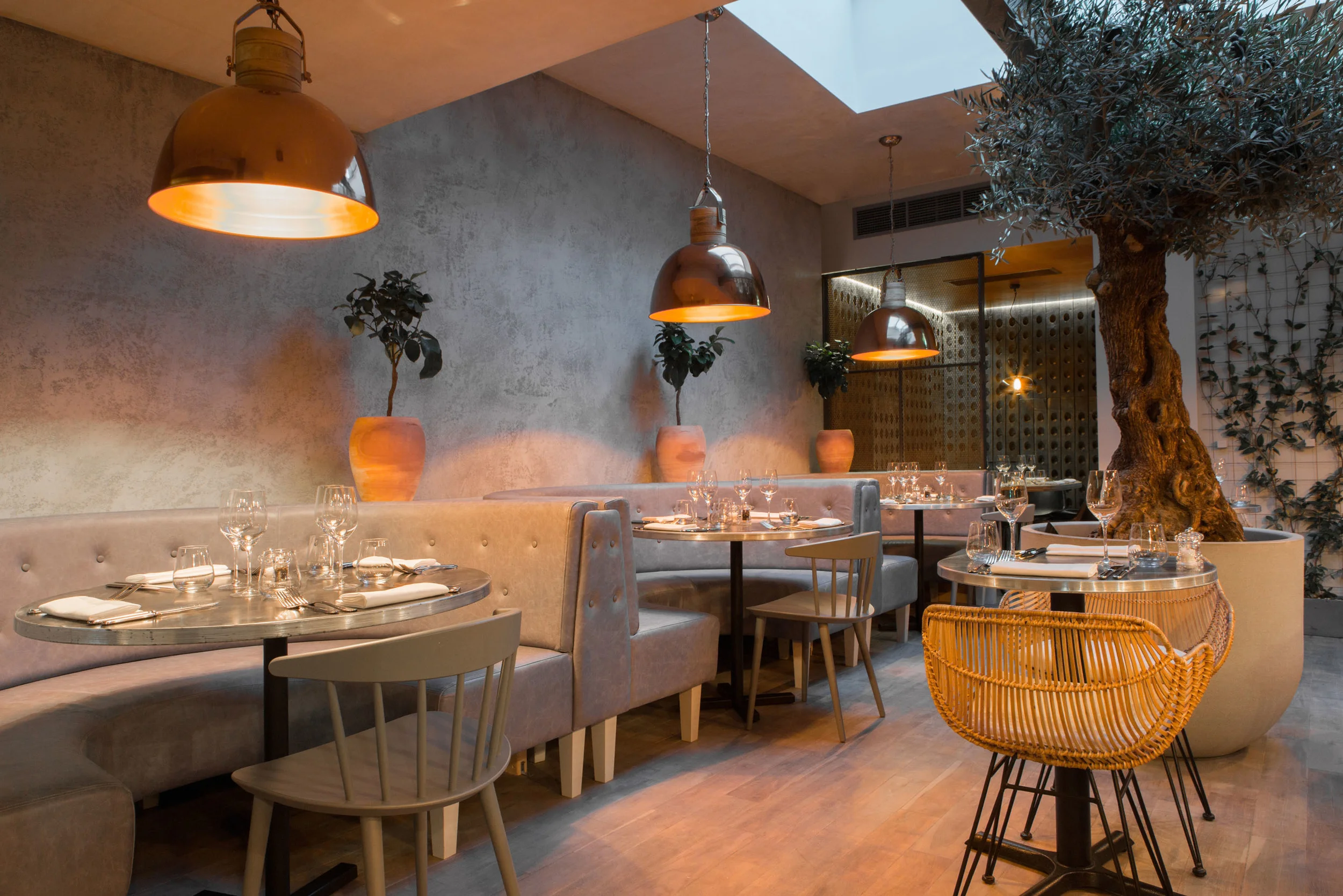 Restaurant Furniture Manufacturer: Custom Commercial Seating & Tables