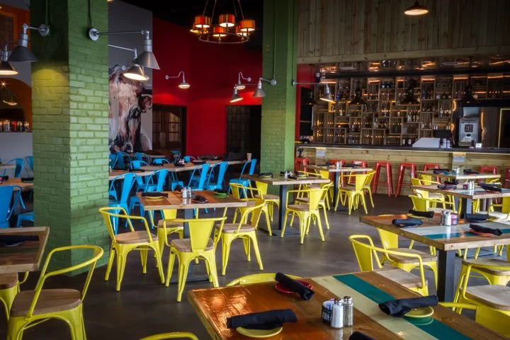 Commercial vs Residential Restaurant Furniture: Durability, Cost and ROI